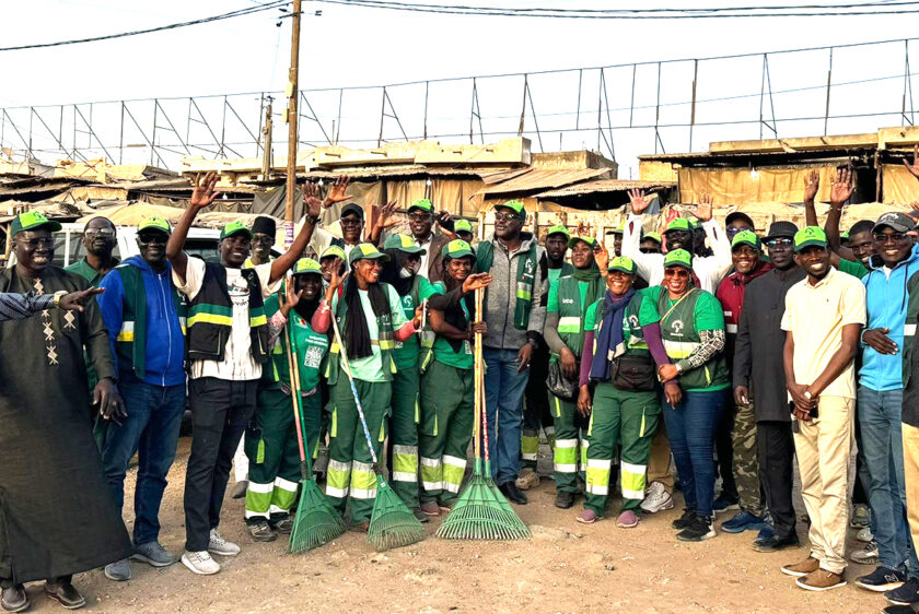 Opération Korité - Les équipes de la SONAGED S.A à pied d’œuvre dans les artères de Dakar.